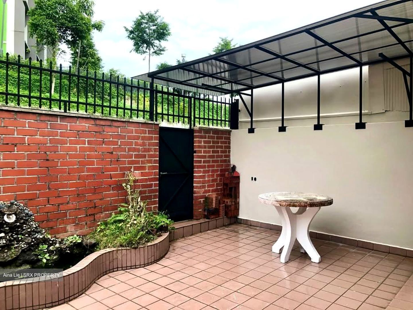 Sennett Estate (D13), Terrace #547649321